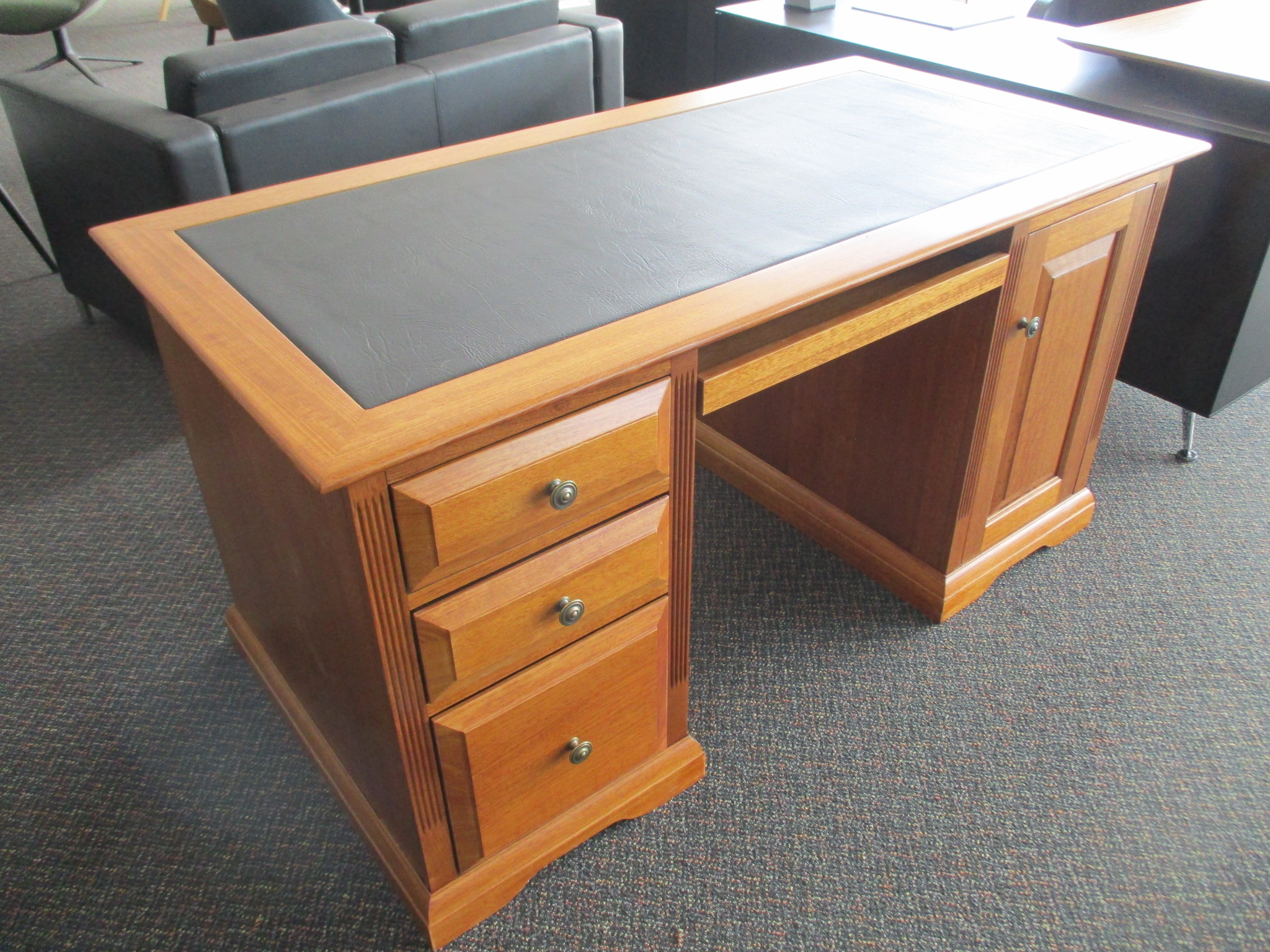 Solid Tasmanian Oak Desk 1500×750 $750